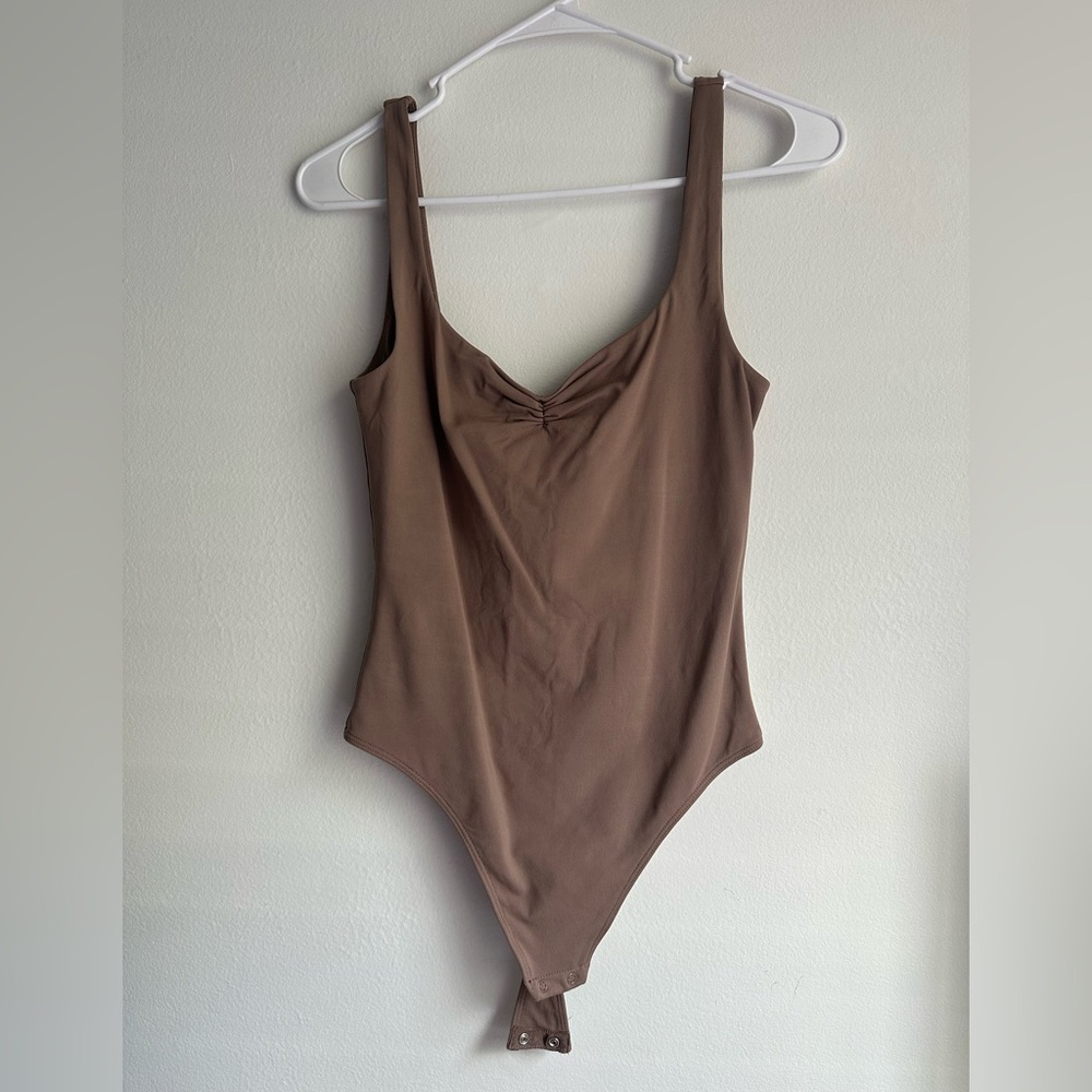 Aritzia Babaton Contour Bodysuit